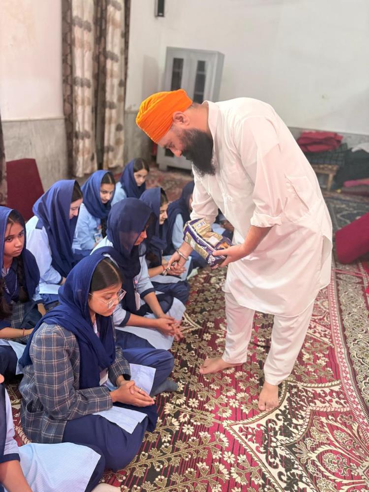 DBN MM school students visiting the Gurdwara on Guru Nanank Jayanti to learn the values of peace and service".
