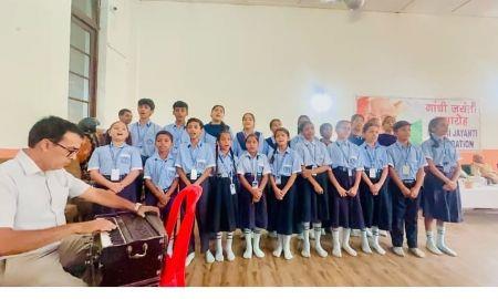 Students of Dewan Badrinath Vidya Mandir, Jammu, gave a wonderful performance at Gandhi Bhavan on Gandhi Jayanti.