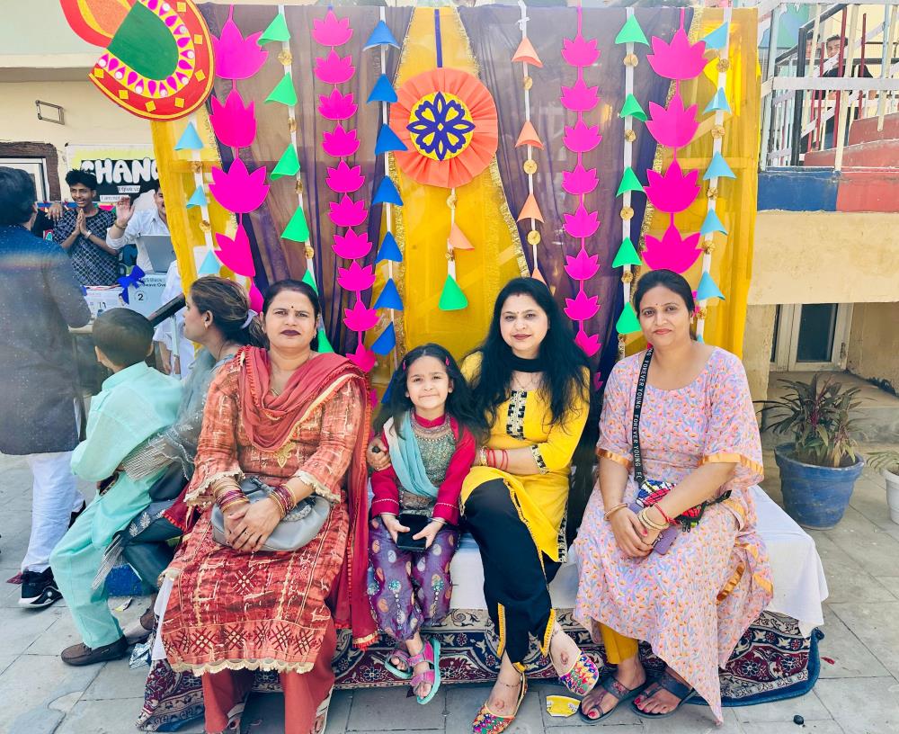 DBN VIDYA MANDIR MUBARAK MANDI organised a vibrant Diwali Mela filled with creative stalls, cultural activities and festive joy for students, teachers and parents