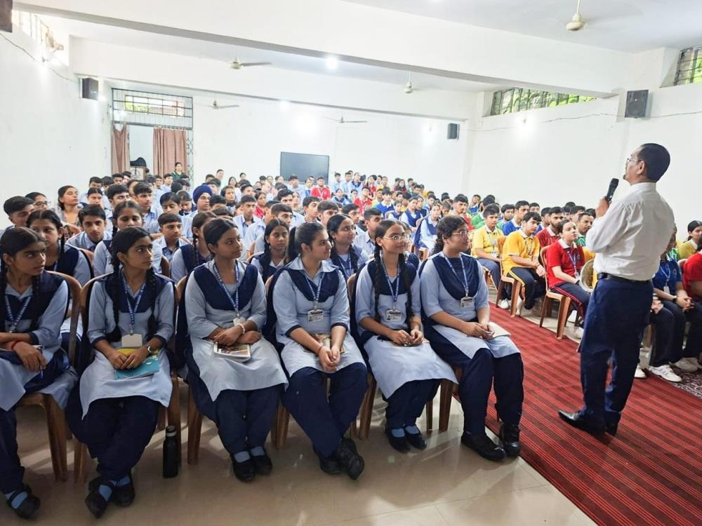 Students of class 11th & 12th Successfully attended the Workshop of carrer counselling session.The session was led by renowned educationalistand UCLA