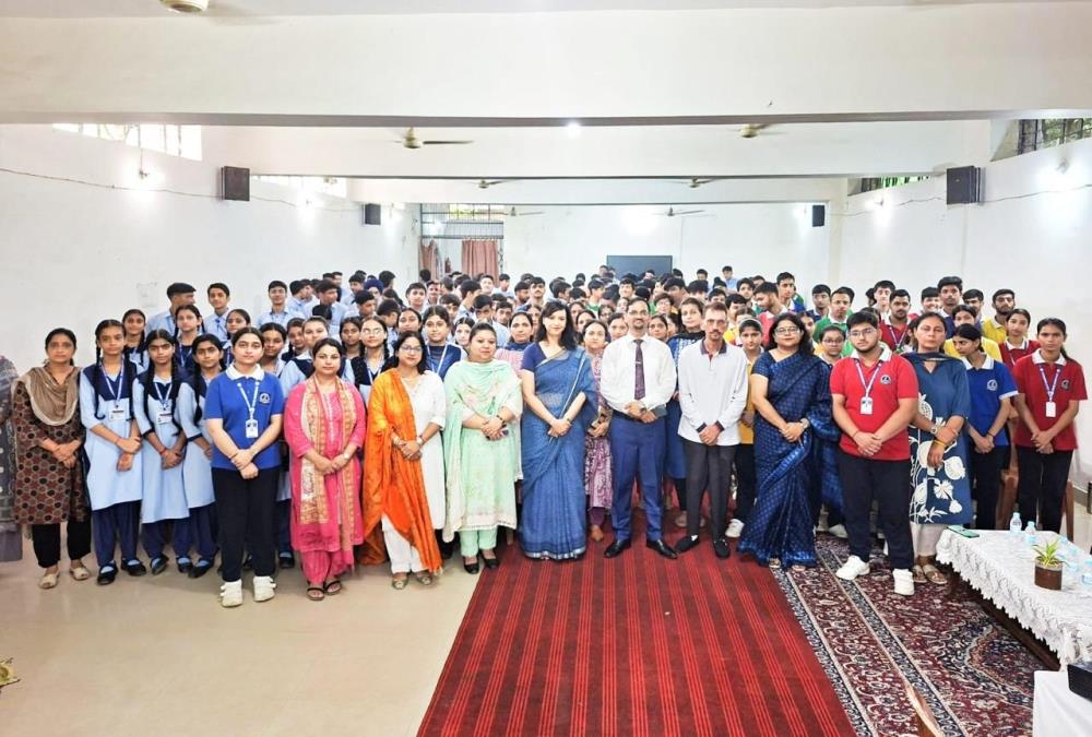 Students of class 11th & 12th Successfully attended the Workshop of carrer counselling session.The session was led by renowned educationalistand UCLA
