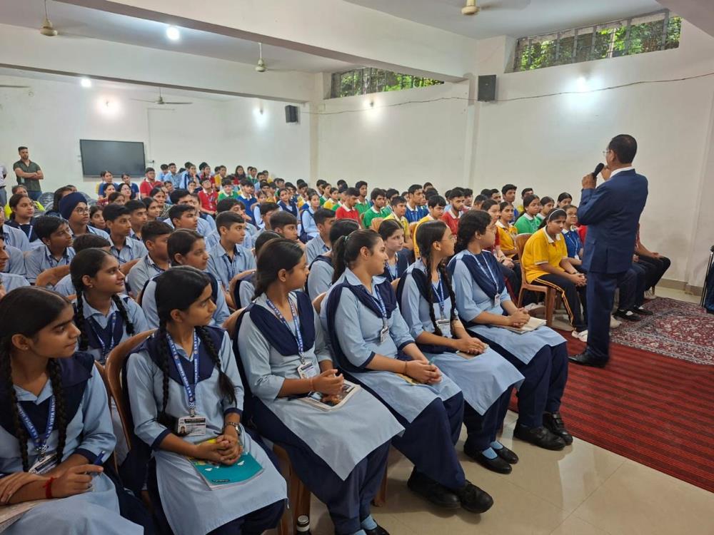Students of class 11th & 12th Successfully attended the Workshop of carrer counselling session.The session was led by renowned educationalistand UCLA