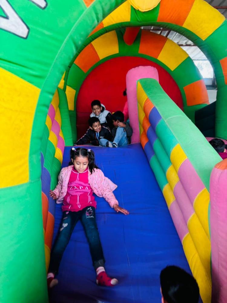 Little feet, big smiles, and endless fun! Our Pre-Primary and Primary students enjoying a joyful picnic at Aquaplex Crown—memories made, laughter shared!