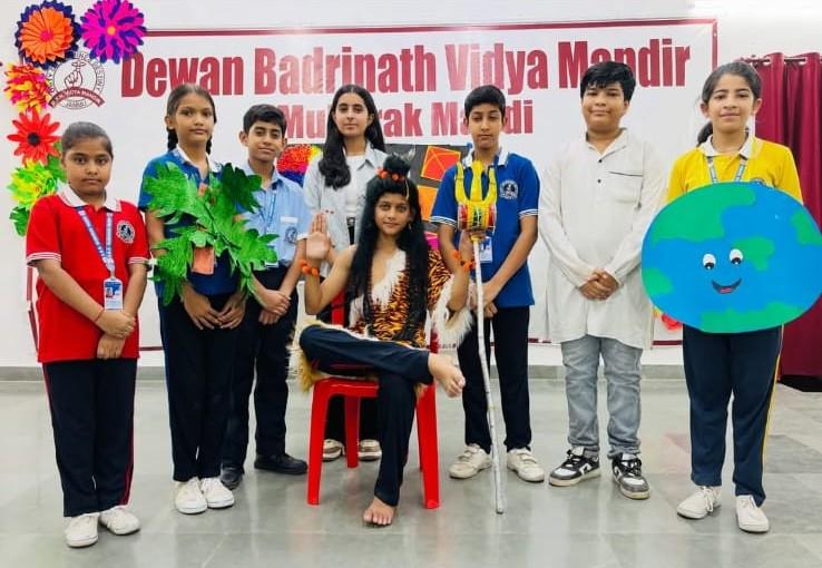 A proud moment with our Grade VII students and the teacher-in-charge after a wonderful Sawan special assembly. 🌧️💚