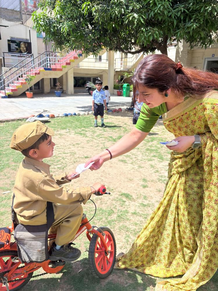 Little stars, big hearts! On Labour Day, students expressed their gratitude towards all workers through activities and smiles.